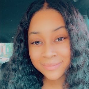 Meet your Posher, Lorielle